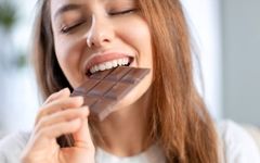 خبر داغ برای عاشقان شکلات: خوردن این شکلات‌ها، خطر مرگ زودهنگام را کاهش می‌دهد!