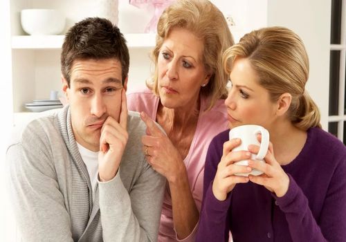 روابط خانوادگی: چطور با خواهر/مادر شوهر فضول کنار بیاییم؟