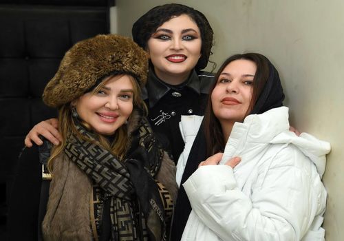 دورهمی دوستانه در تئاتر «راه خروجی نیست»؛ از بهاره رهنما تا گیتی قاسمی