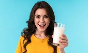 میدونی بهترین زمان نوشیدن شیر برای بهره‌ی حداکثری از فوایدش چه موقع است؟