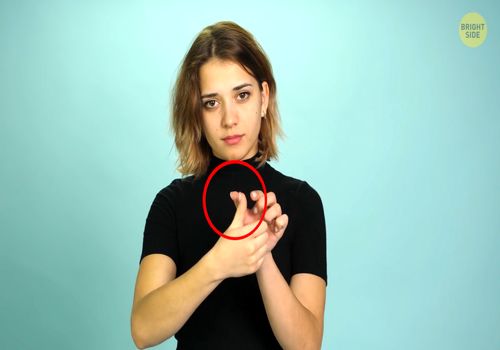 ویدیو: وقتی انگشت‌های دستت رو فشار میدی، همین احساس رو داری؟