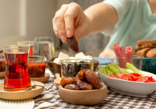 تغذیه در ماه رمضان: راهکارهایی برای پیشگیری از یبوست