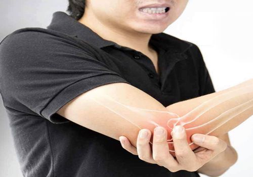 چرا درد دست راست می‌تواند زنگ خطری برای سلامت شما باشد؟