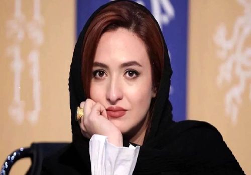 استایل جذاب گلاره عباسی در نمایشگاه نقاشی