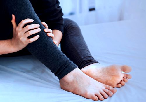 گرفتگی عضلات پا در خواب: کابوسی که با ویتامین‌ها و مواد معدنی می‌توان از آن فرار کرد؟