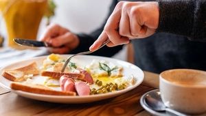 صبحونه فردا: اشتباه رایج در صبحانه که باعث میل شدید به شیرینی می‌شود!