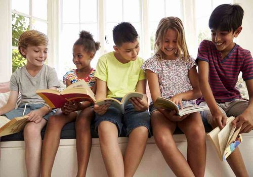 پنج کتاب برای کودکان زیر 15 سال: راهنمای رشد شخصی از زبان داستان‌ها