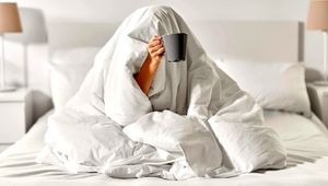 تأثیر پنهان کافئین بر خواب: چرا قهوه، حتی پس از به‌خواب‌رفتن، مغز شما را بیدار نگه می‌دارد؟