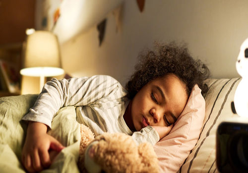 جدول نیاز به خواب کودکان بر اساس سن + راهکارهایی برای خوابی آرام در دنیای پرهیاهو!