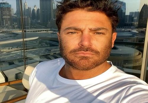 سبک زندگی محمدرضا گلزار؛ استوری جدید در برج خلیفه دبی!
