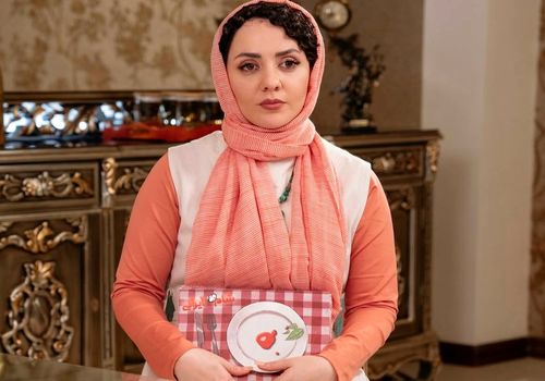 نگاهی به زندگی حوریه مقدم: از بازیگری تا نویسندگی، موسیقی و شرکت در شام ایرانی!