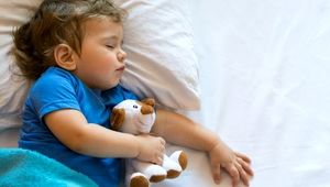 مستقل شدن در خواب: میدونی چه زمانی باید اتاق کودک رو جدا کنی که بهش آسیبی نرسه؟!