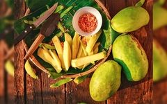 طعم دلپذیر جنوب در خانه؛ طرز تهیه ترشی انبه خانگی!