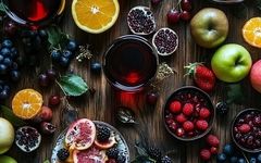 طول عمر بیشتر با رژیم غذایی سرشار از فلاونوئیدها: چای، توت و شکلات تلخ در صدر!