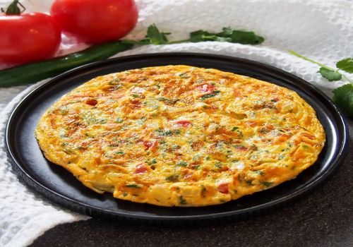 صبحونه فردا:  یک صبحانه تند و تیز؛ املت ماسالا با بیکن و پنیر پیتزا!