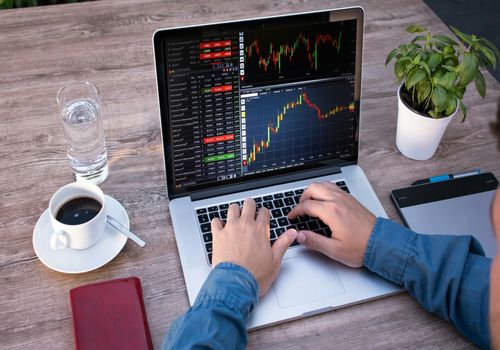 ترید برای نوجوانان، راهکارهای اصولی و مسیر شغلی