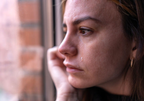 چرا بیشتر خانم‌ها هنگام دعوا گریه می‌کنند؟