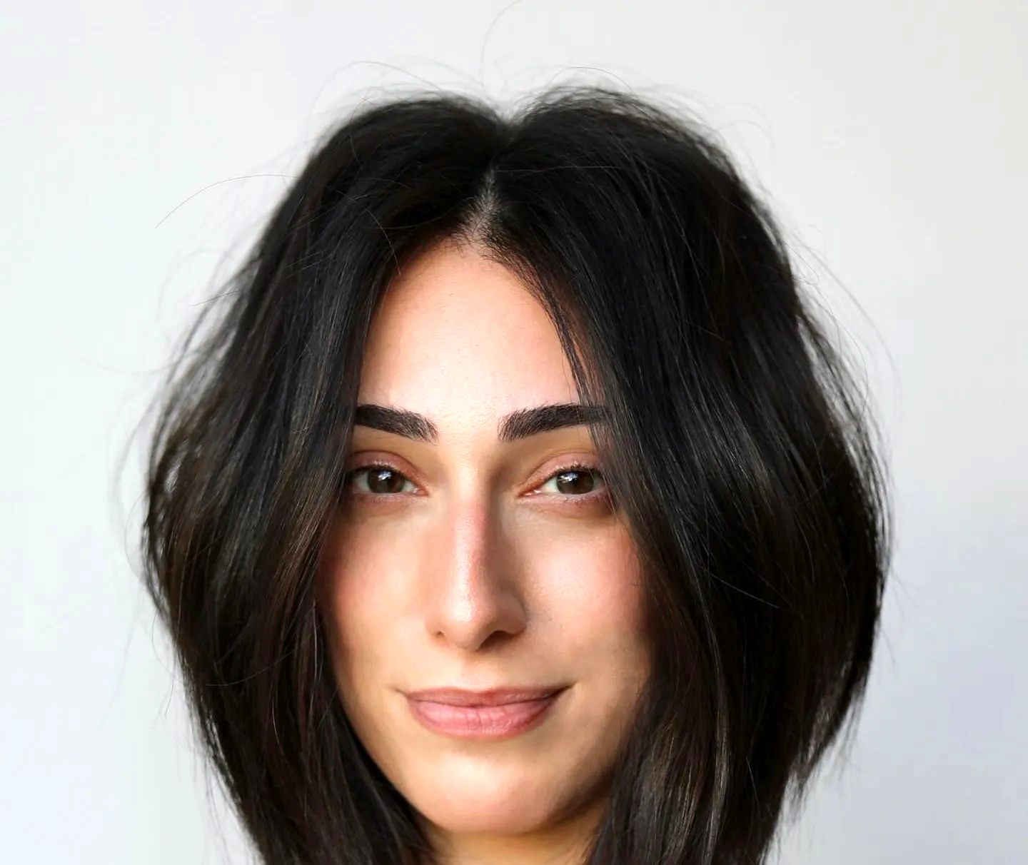 راهنمای انتخاب مدل مو برای خانم هایی که بینی بزرگ دارند