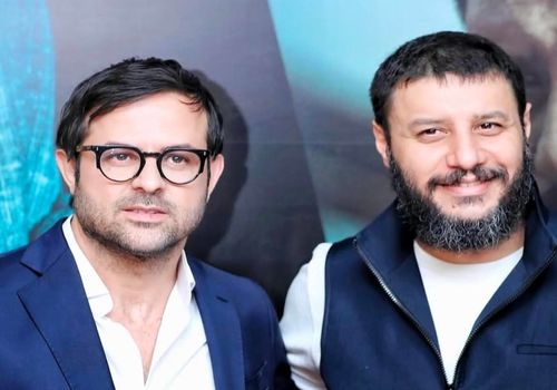 شیک‌پوشی به سبک بازیگران «وحشی»؛ عزتی و سیدی در شب اکران خوش استایل ظاهر شدند!
