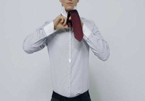 ویدیو: بستن کراوات به ساده‌ترین و جذاب‌ترین شکل ممکن