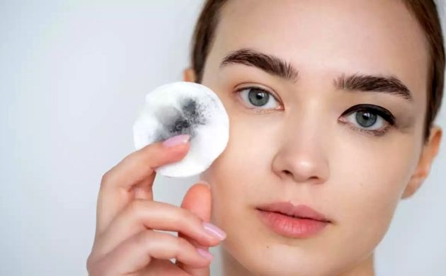 پاک کردن اصولی آرایش: راهنمای گام به گام و مواد طبیعی جایگزین