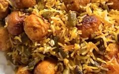 ناهار امروز: طرز تهیه لوبیا پلو با قلقلی مرغ؛ یک غذای جدید و متفاوت!