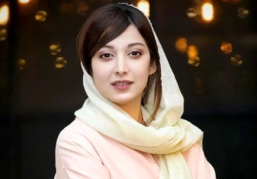 روشنک گرامی و ژستی جالب در جدیدترین پست اینستاگرامش