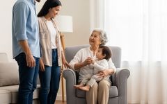 نقش پدربزرگ و مادربزرگ در تربیت نوه: آیا باید خط قرمزهایی تعیین کنیم؟