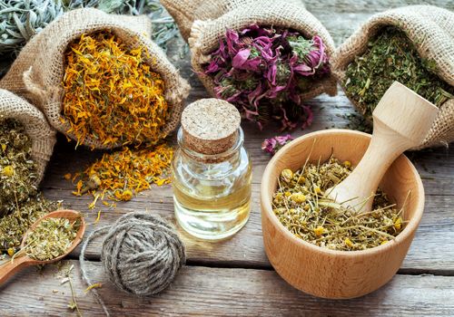 درمان‌های گیاهی سنتی برای مشکلات گوارشی