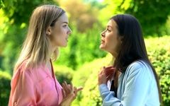 وقتی هر حرفی، خنجر می‌شود: چرا هر کلامی را به خود می‌گیریم؟!