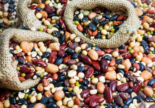 راهنمای فوری: سه ترفند ساده برای خداحافظی با نفخ حبوبات!