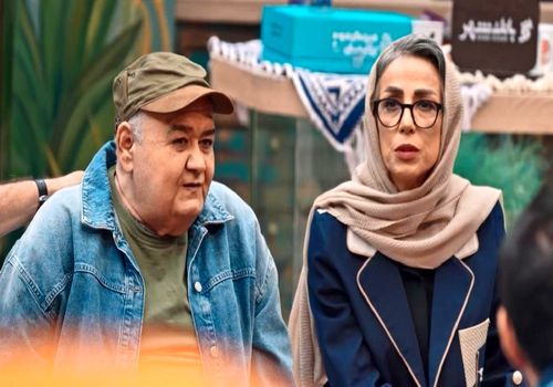 عکسی از اکبر عبدی در کنار همسر و دخترش!