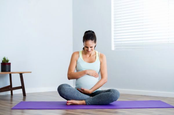 یوگا بارداری | نکات مهم و معرفی حرکات یوگا برای باروری سالم‌تر