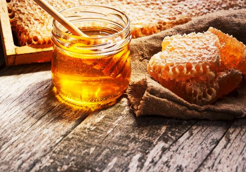 صبحونه فردا: عسل در صبحانه: طلای ناب یا سمّ قاتل؟
