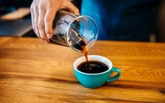 با این ۱۲ راهکار ساده، بدون نیاز به قهوه و نوشیدنی‌های کافئین‌دار، سرحال و هوشیار بمانید!