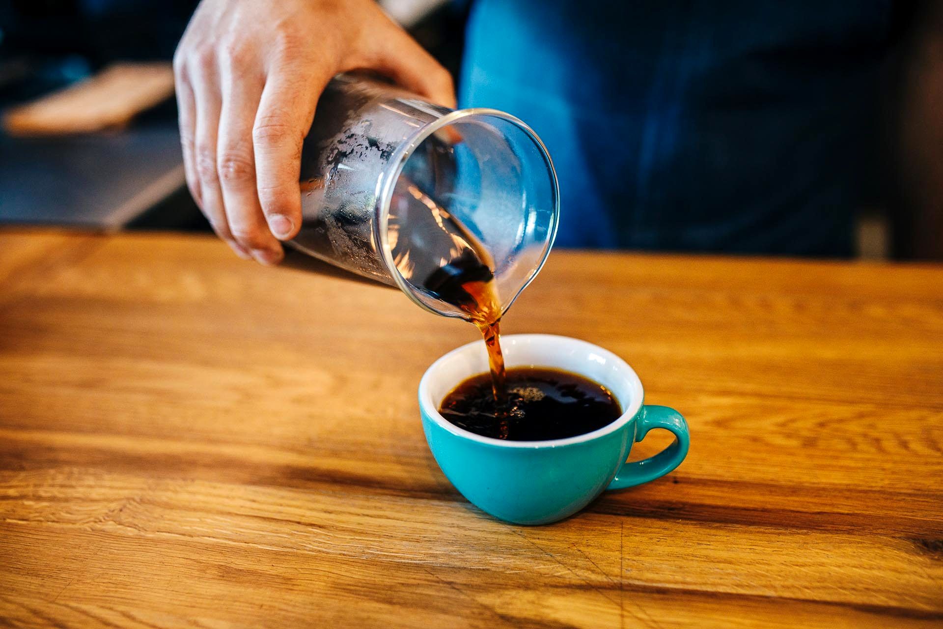 با این ۱۲ راهکار ساده، بدون نیاز به قهوه و نوشیدنی‌های کافئین‌دار، سرحال و هوشیار بمانید!