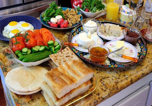 صبحونه فردا: سفره رنگارنگ صبحانه ایرانی؛ ایده‌هایی برای شروع یک روز پرانرژی!