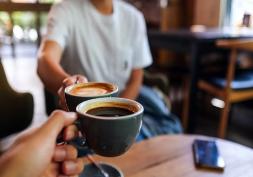 بیداری با قهوه: چه زمانی قهوه بنوشیم تا سرحال تر و شاداب تر باشیم؟