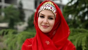 قابی از خاله شادونه «ملیکا زارعی» با عکسی از حرم امام علی (ع)