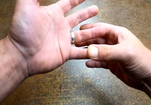 ویدیو: چجوری انگشتری که گیر کرده رو از دستمون در بیاریم