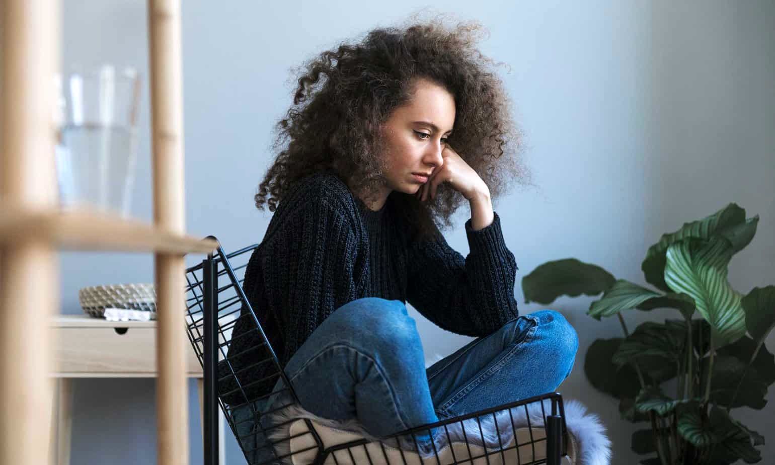 پنج مرحله غم: آیا واقعاً می‌توانیم غم را مرحله‌بندی کنیم؟!