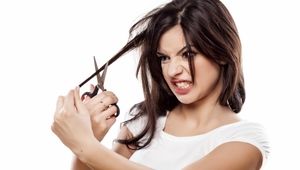 میدونی هر چند وقت یکبار باید موهات رو کوتاه کنی تا سالم و زیبا بمونن؟
