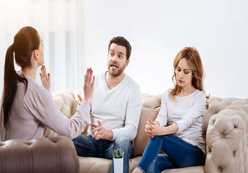 سکوت همیشه بهترین جواب نیست اما تو این 9 موقعیت، سکوت طلاست!
