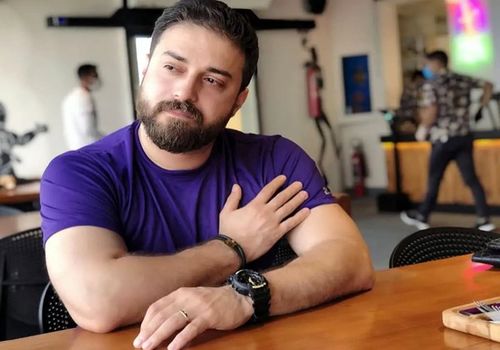 قاب گرم خواهر و برادری: بابک جهانبخش در کنار خواهرش!