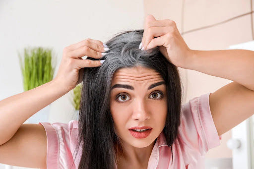 سفیدی مو؛ از ژنتیک تا استرس و بیماری‌ها