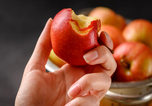 سیب، معجزه صبحگاهی: متابولیسمی سوزان و تناسب اندامی ‌آسان!
