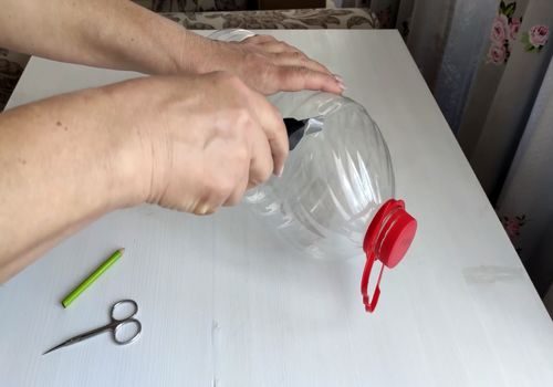 ویدیو: بطری‌های پلاستیکی رو دور ننداز وقتی این همه کاربرد دارن!