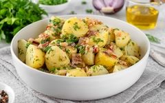 شام امشب با من: سالاد سیب‌زمینی اتریشی؛ طعمی متفاوت و هیجان‌انگیز!