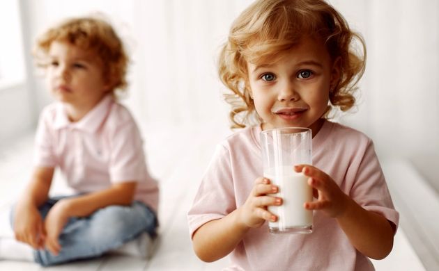 دانستنی‌های ضروری درباره شیر و نقش شگفت‌انگیز آن در رشد و سلامت مغز کودکان