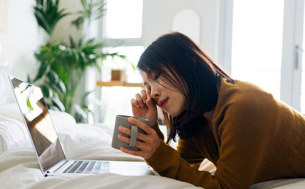 چرا با وجود ۷ ساعت خواب، همچنان خسته هستید؟